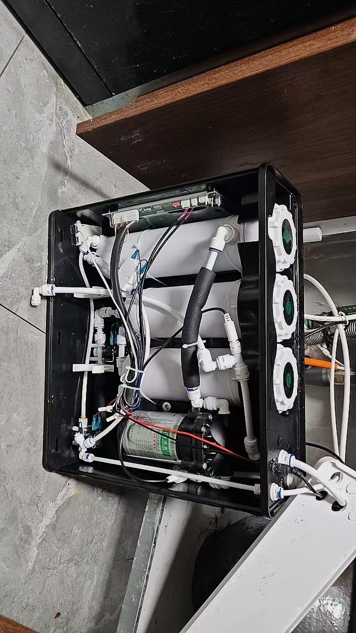 The Vereaqua cartridge fits perfectly in the AO_MIRESI water pufifier AOSMS-M8