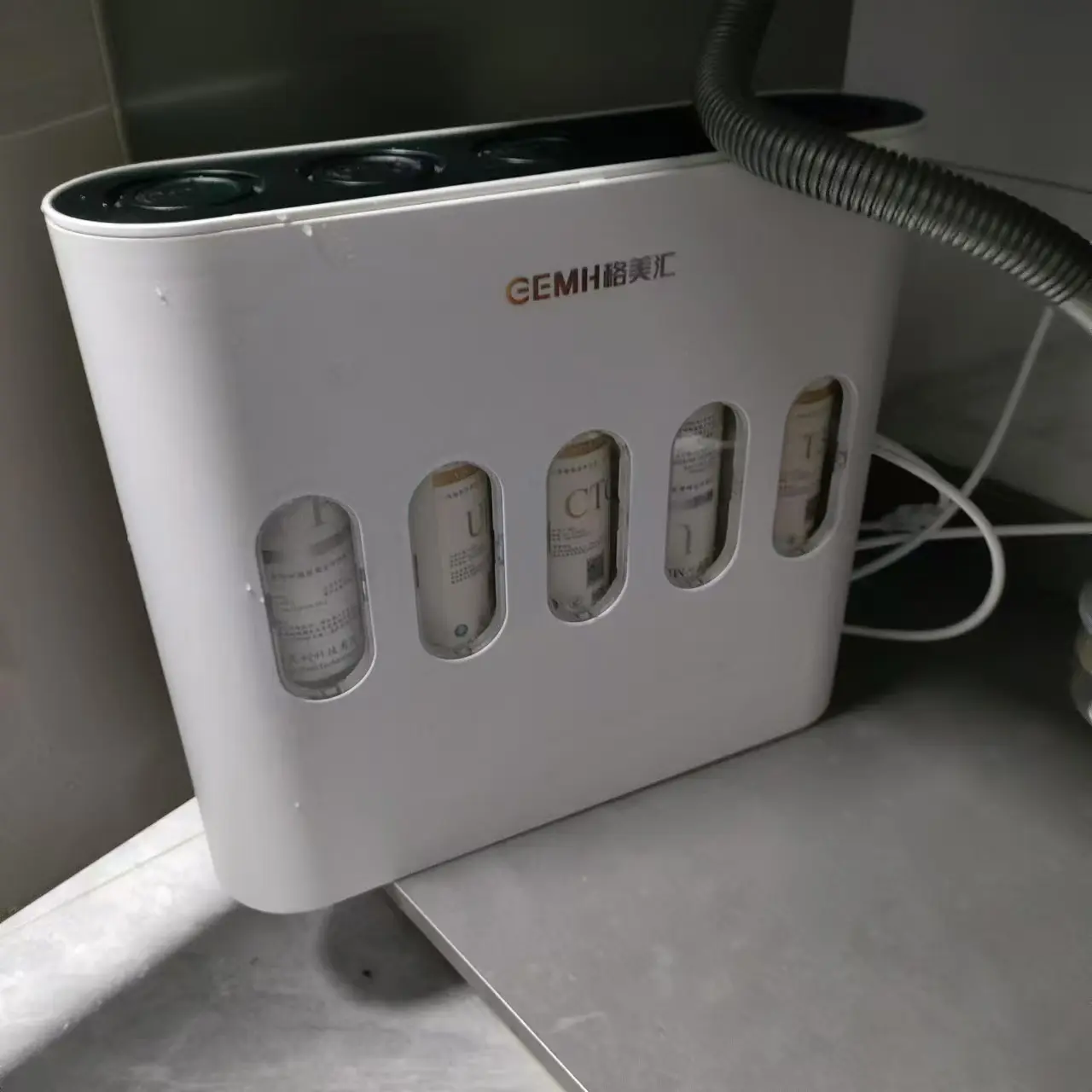 The Vereaqua cartridge fits perfectly in the Midea GEMH GM-UF-105B