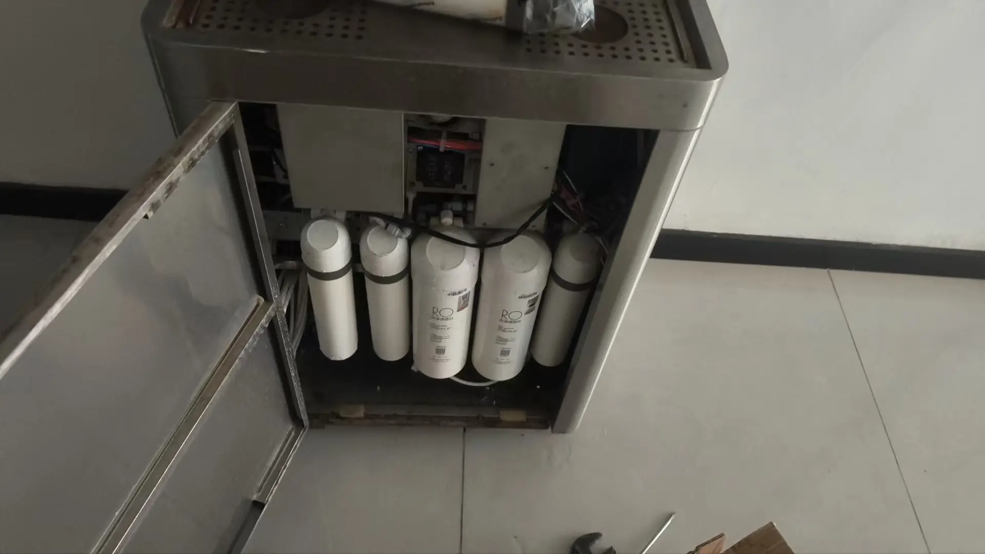 The Vereaqua cartridge fits perfectly in the Midea MRC1695B-75G