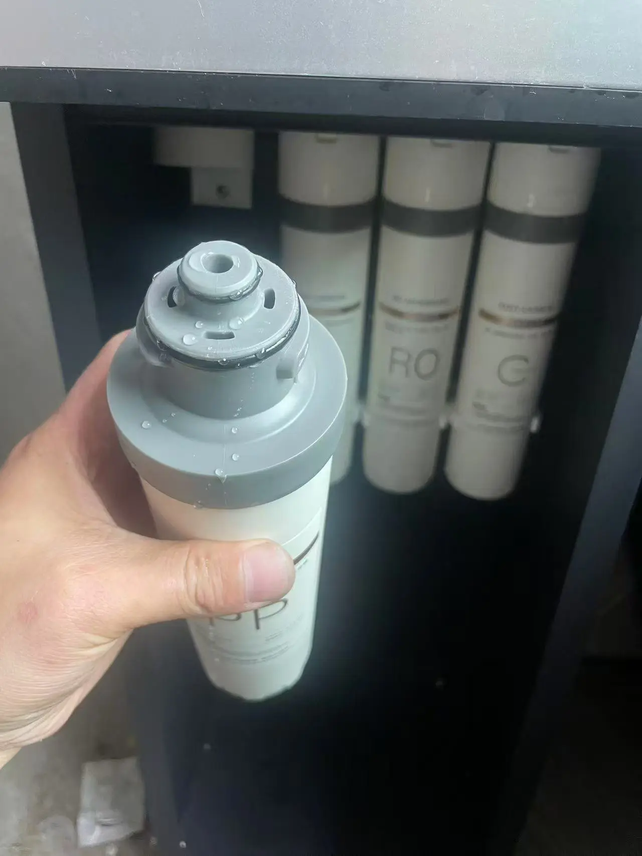 The Vereaqua cartridge fits perfectly in the Midea MRO1595A-75G