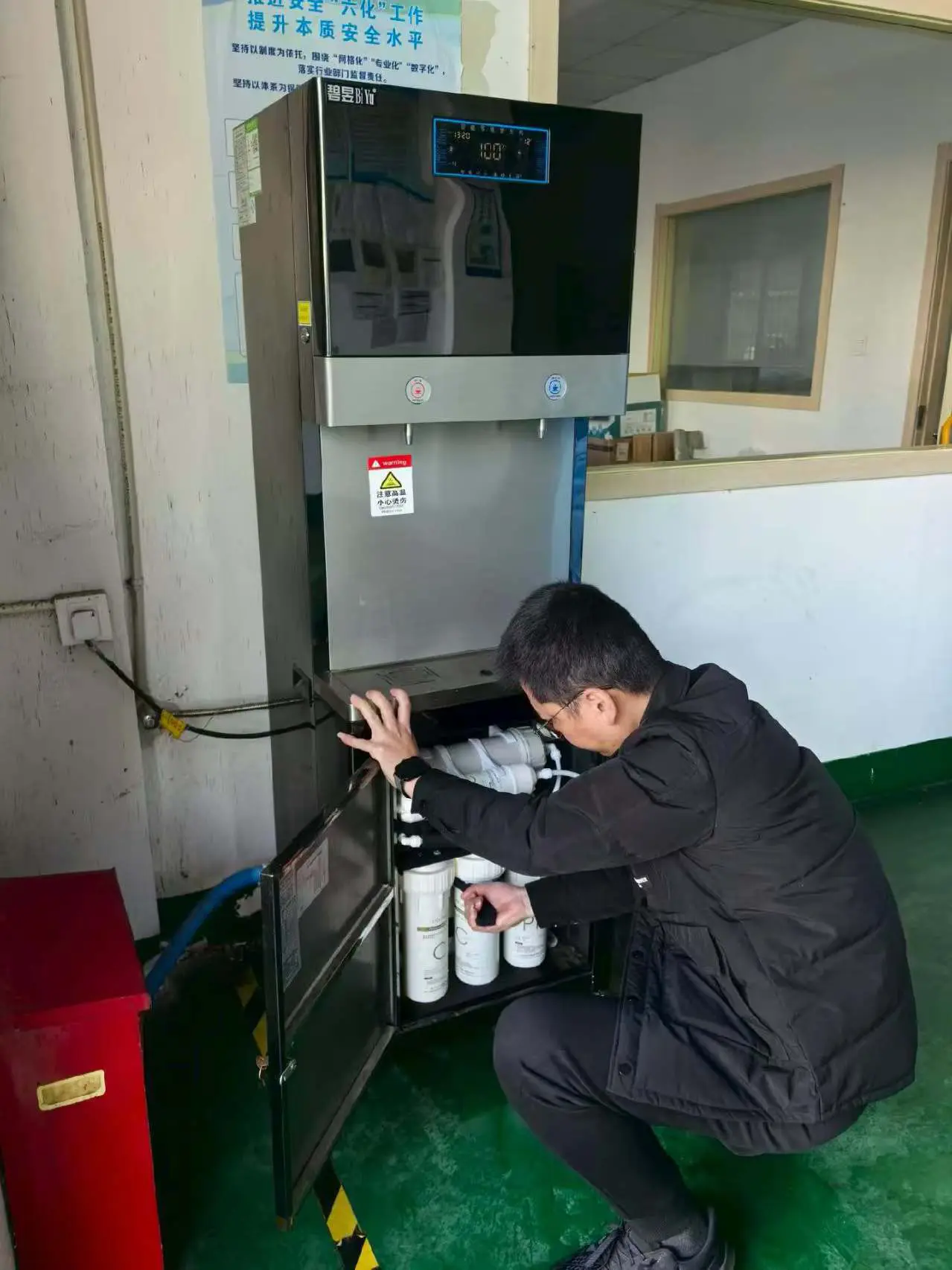 Replace the filter in the S.B.K water dispenser with a Vereaqua filter